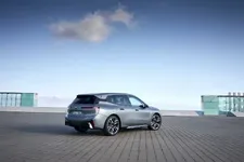-xdrive60-frozen-pure-grey-metallic-03-2025-2250px.webp