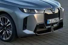 -xdrive60-frozen-pure-grey-metallic-03-2025-2250px.webp