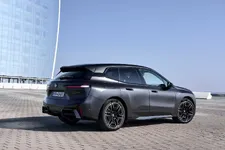 70-xdrive-frozen-deep-grey-metallic-03-2025-2250px.webp