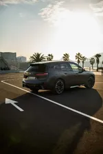 70-xdrive-frozen-deep-grey-metallic-03-2025-1000px.webp
