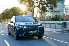 new-bmw-ix-m70-xdrive-tansanit-blue-03-2025-2249px.webp