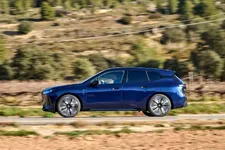 new-bmw-ix-m70-xdrive-tansanit-blue-03-2025-2249px.webp