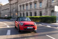 P90588525-mini-cooper-convertible-s-03-2025-2250px.webp