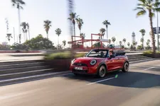 P90588529-mini-cooper-convertible-s-03-2025-2250px.webp