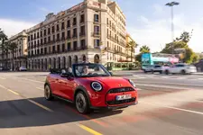 P90588532-mini-cooper-convertible-s-03-2025-2250px.webp