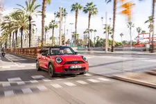 P90588536-mini-cooper-convertible-s-03-2025-2250px.webp