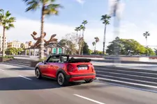 P90588539-mini-cooper-convertible-s-03-2025-2250px.webp
