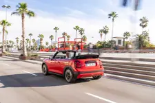 P90588540-mini-cooper-convertible-s-03-2025-2250px.webp