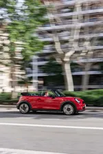 P90588543-mini-cooper-convertible-s-03-2025-1000px.webp