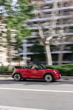 P90588543-mini-cooper-convertible-s-03-2025-1000px.webp