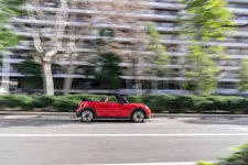 P90588544-mini-cooper-convertible-s-03-2025-2250px.webp