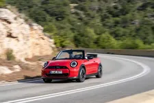 P90588550-mini-cooper-convertible-s-03-2025-2250px.webp