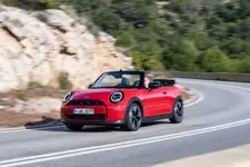 P90588551-mini-cooper-convertible-s-03-2025-2250px.webp
