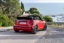 P90588573-mini-cooper-convertible-s-03-2025-2250px.webp