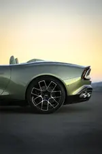 Aston Martin Vanquish Volante_19.webp