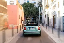 P90588660-mini-cooper-convertible-s-04-2025-2250px.webp