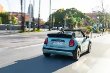 P90588662-mini-cooper-convertible-s-04-2025-2249px.webp