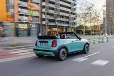 P90588664-mini-cooper-convertible-s-04-2025-2250px.webp