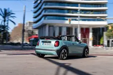 P90588668-mini-cooper-convertible-s-04-2025-2250px.webp