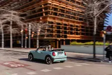 P90588670-mini-cooper-convertible-s-04-2025-2250px.webp
