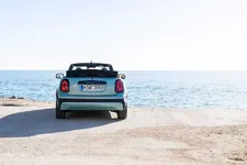P90588704-mini-cooper-convertible-s-04-2025-2250px.webp