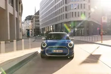 P90527246-mini-cooper-se-10-2023-2250px.webp