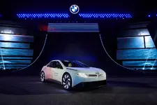 P90596063-low-Res-bmw-vision-driving-e.webp