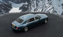 P90597239-rolls-royce-phantom-extended-2513px.webp