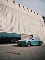 -with-artist-gregor-hildebrandt-bmw-i5-seda-1125px.webp