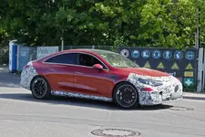 mercedes-amg-erlkoenig-erwischt-starkstromer-cla-45-ev-mit-weniger-tarnung-234972.webp