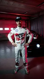DB2025AU00464_large.webp