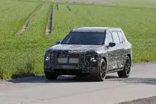 2028-bmw-x7-spied-flaunting-quad-tailpipes-could-it-be-packing-v8-muscle_3.webp