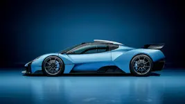 3_GMSV_ LeMansGTR_Side_1.webp