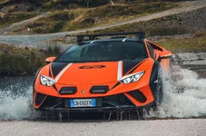 lamborghini-huracan-sterrato-front-quarter-tracking-splash.webp
