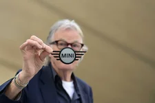 1-mini-paul-smith-edition-making-of-09-2025-2250px.webp