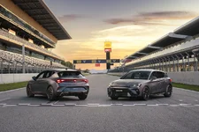 01_From-the-racetrack-to-the-road-The-new-CUPRA-Leon-VZ-TCR-and-CUPRA-Leon-VZ-bring-racing-sp...webp