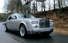 P90592572-rolls-royce-phantom-vii-2365px.webp