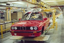 ssembly-line-at-bmw-group-plant-munich-1975-2211px.webp