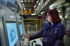 nal-checks-of-new-production-equipment-succ-2250px.webp