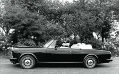 P90166830-rolls-royce-corniche-convertible-2385px.webp