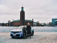 -with-artist-duo-inka--niclas-bmw-ix3-neue--1999px.webp