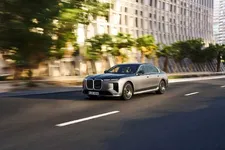 P90636085-bmw-740-xdrive-04-2026-2250px.webp