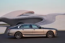 P90636058-bmw-740-xdrive-04-2026-2250px.webp