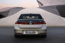 P90636063-bmw-740-xdrive-04-2026-2250px.webp