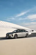 P90636070-bmw-740-xdrive-04-2026-999px.webp
