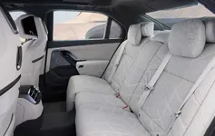 P90636125-bmw-740-xdrive-04-2026-2370px.webp