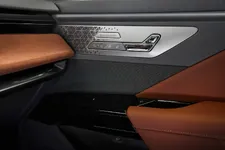 P90636173-bmw-i7-60-xdrive-04-2026-2250px.webp