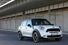 P90055088-mini-countryman-02-2010-2250px.webp