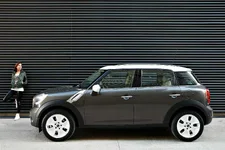 P90055064-mini-countryman-02-2010-2250px.webp