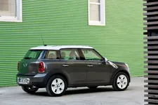 P90055062-mini-countryman-02-2010-2250px.webp
